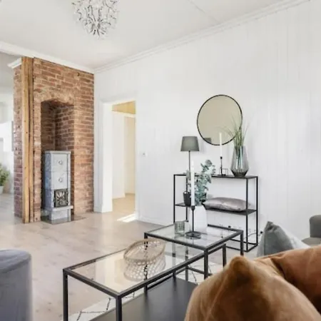 Lys Og Sentral Leilighet Med Terrasse Og Hage